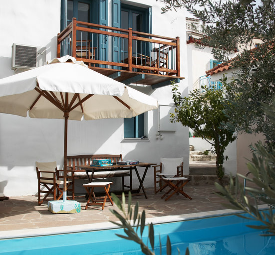 H Βίλα Ανεμώνη στον Πόρο